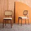 2er-Set Vintage-Stühle aus Heveaholz mit Rattan-Geflecht und Bouclé-Sitz
