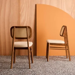 2er-Set Vintage-Stühle aus Heveaholz mit Rattan-Geflecht und Bouclé-Sitz