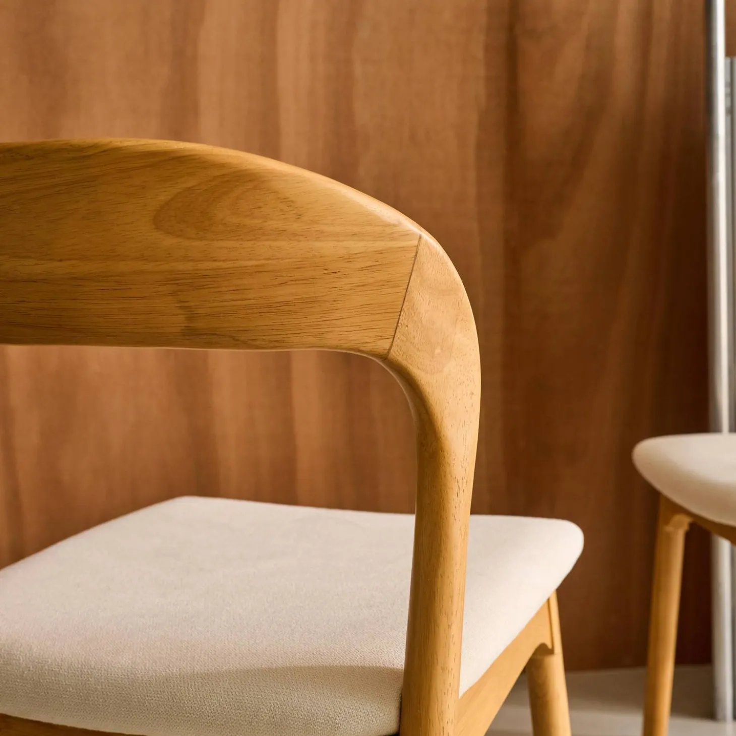 2er-Set Vintage-Stühle aus Heveaholz mit Stoffbezug