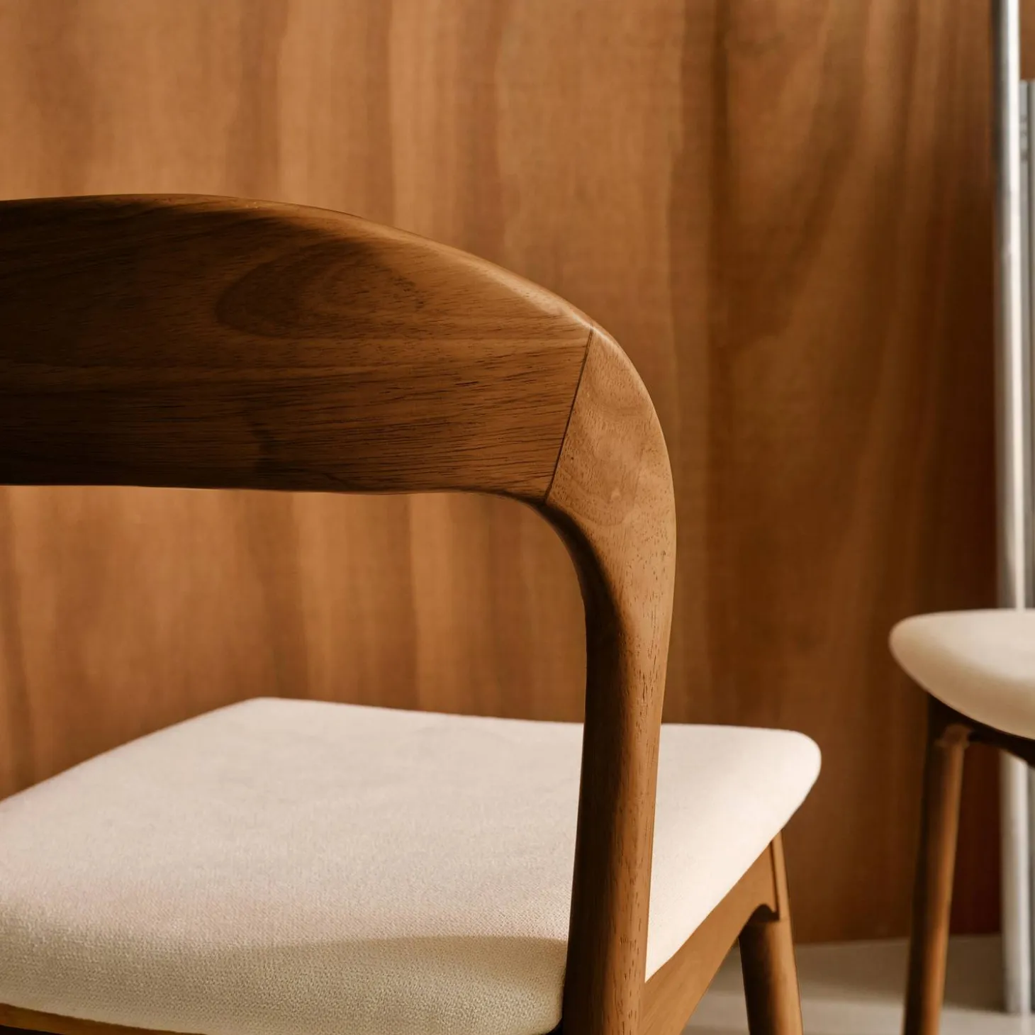 2er-Set Vintage-Stühle aus Heveaholz mit Stoffbezug