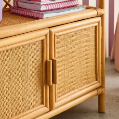 Exotisches Kinderbücherregal aus natürlichem Rattan