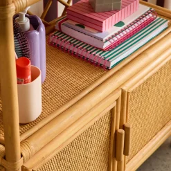 Exotisches Kinderbücherregal aus natürlichem Rattan