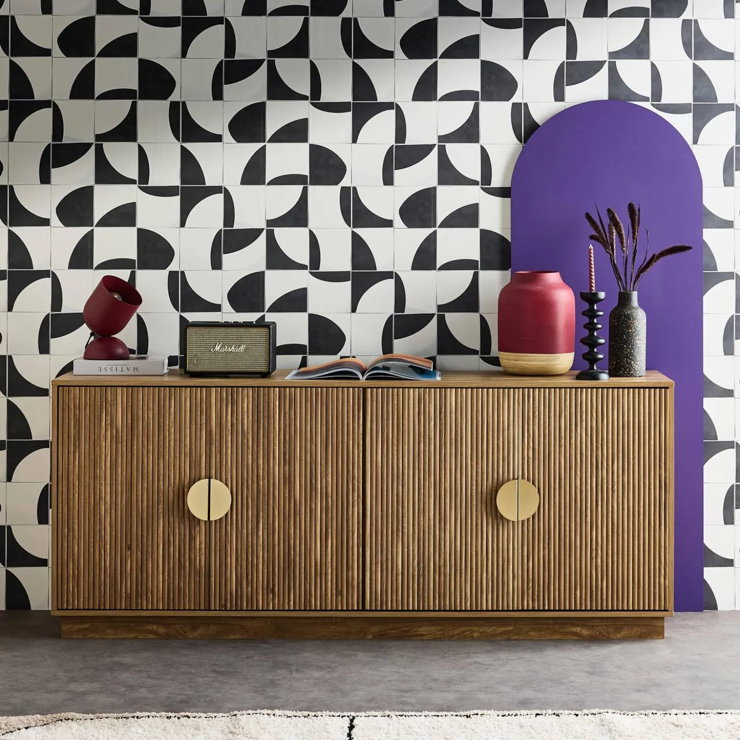 Exotisches Sideboard mit 4 Türen in Mangoholz-Optik mit Rillen 180cm