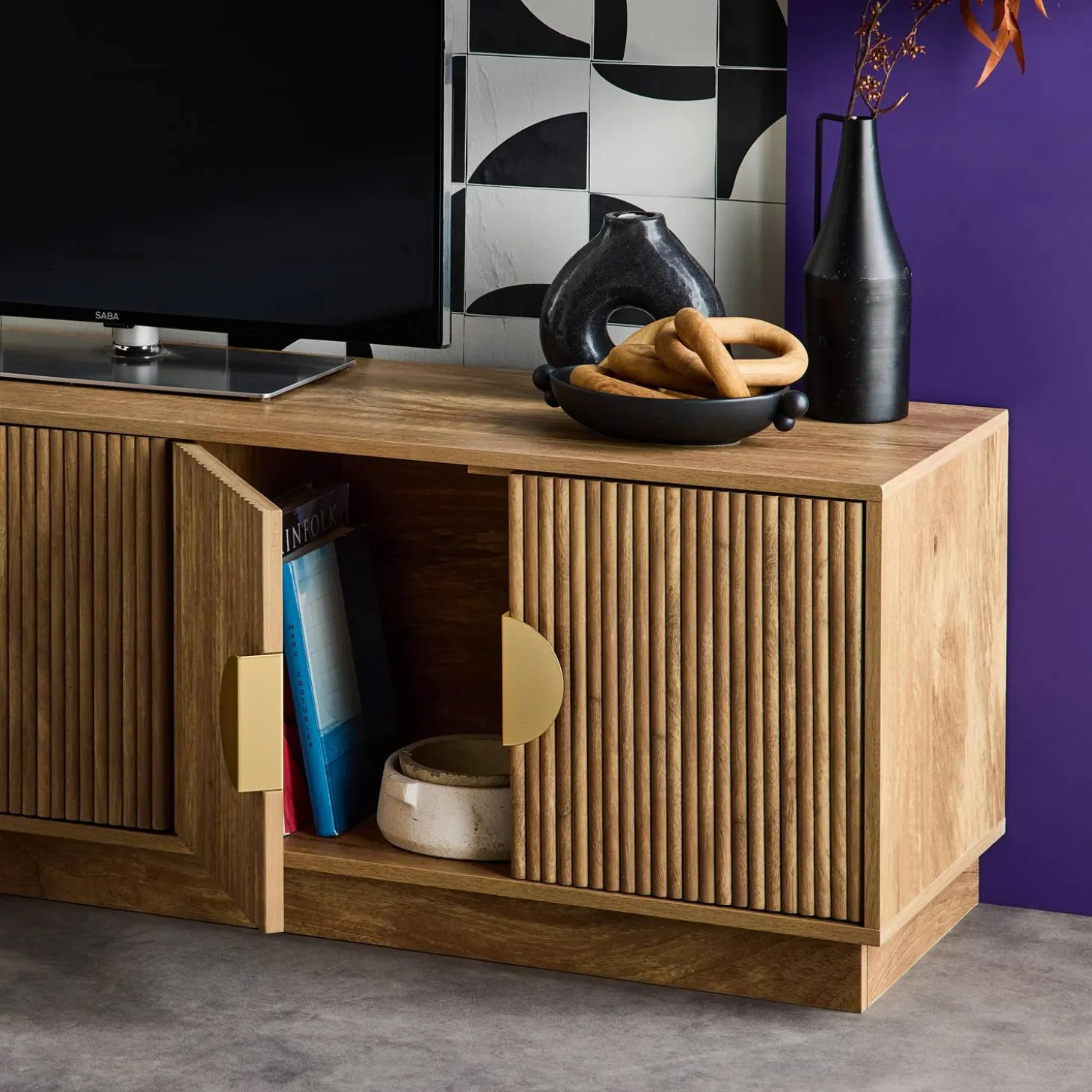 Exotisches TV-Möbel mit 4 Türen in Mangoholz-Optik 140cm