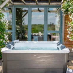 Fester Whirlpool 6 Personen Hydromassage, 4 Kissen Abdeckplane inbegriffen 180cm