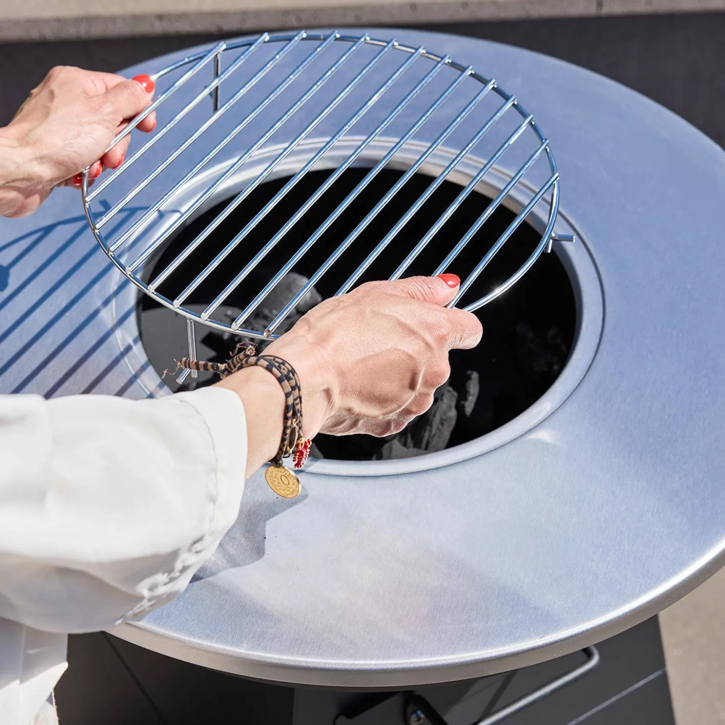 Feuerschale Grill Ø59cm schwarz mit Grillrost und Stauraum