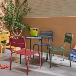 Gartengarnitur aus Stahl für Kinder