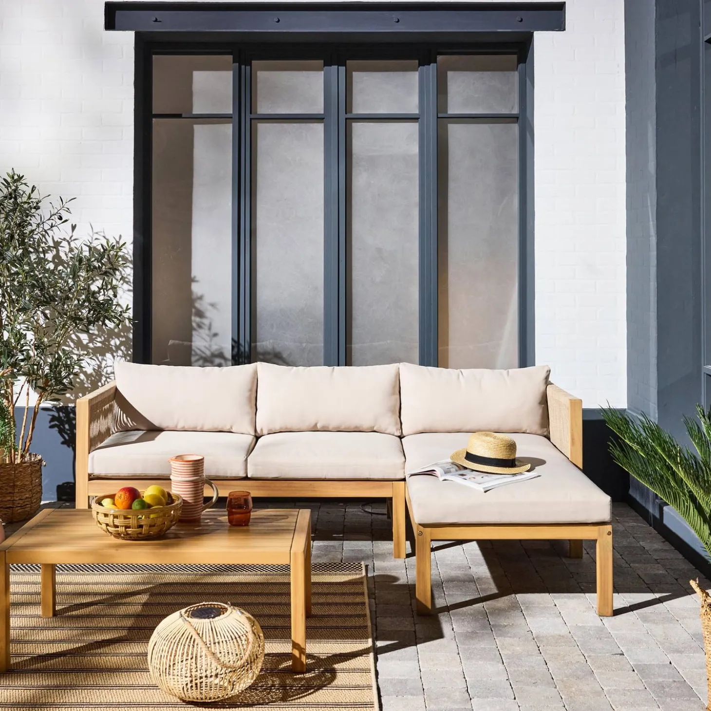 Gartenmöbelset aus Akazienholz, Ecksofa + Tisch, 3 Plätze