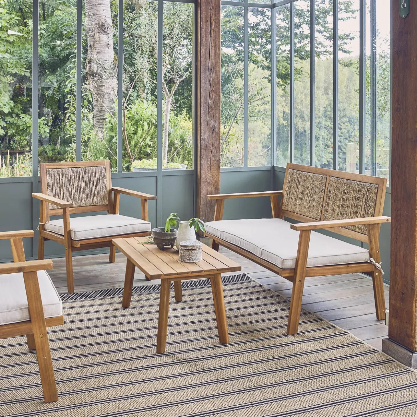 Gartenmöbelset für 4 Personen, aus Holz mit vertikaler Bespannung