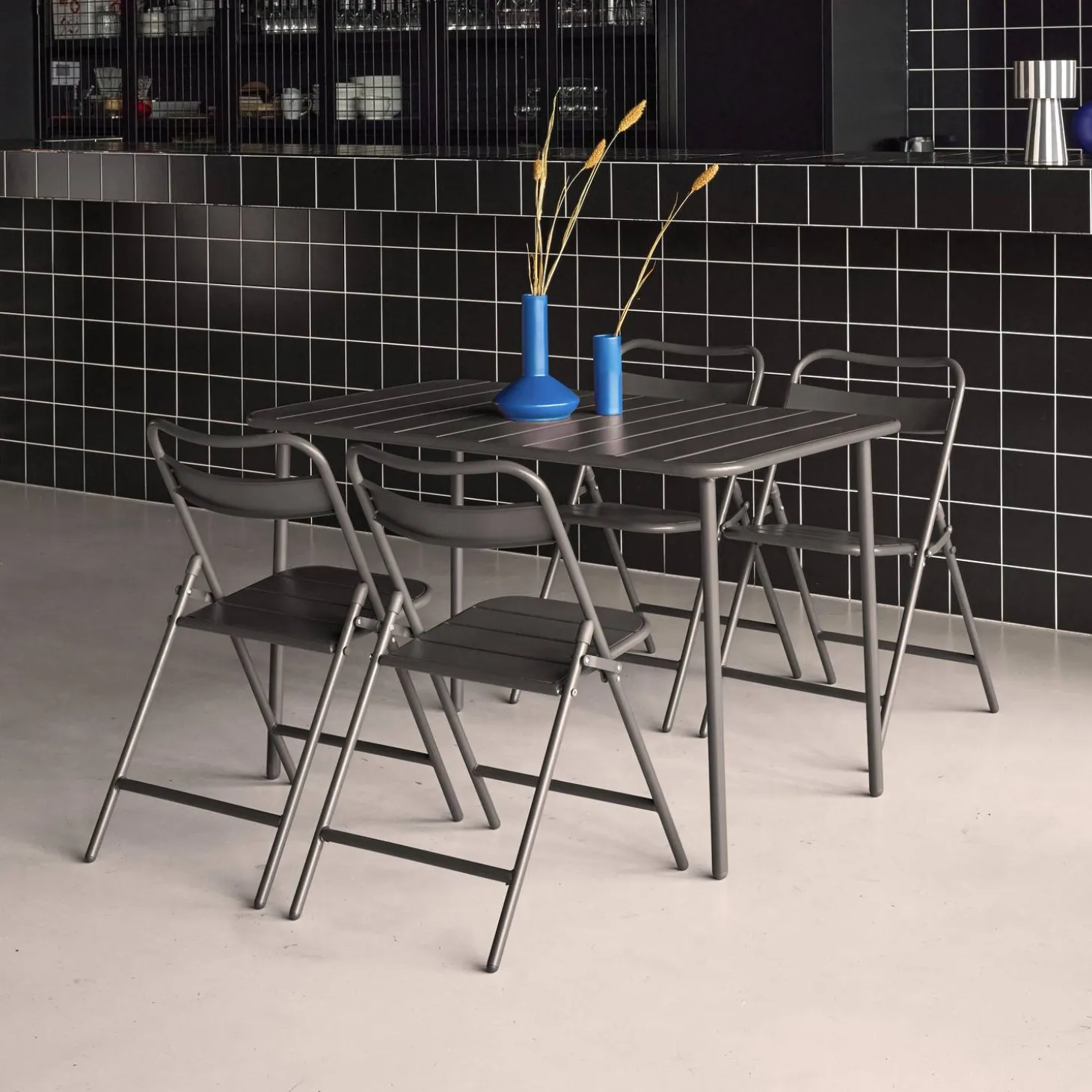Gartentisch aus Stahl + 4 Stühle