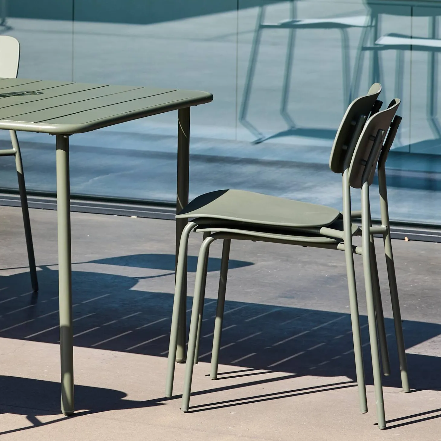 Gartentisch aus Stahl + 4 Stühle