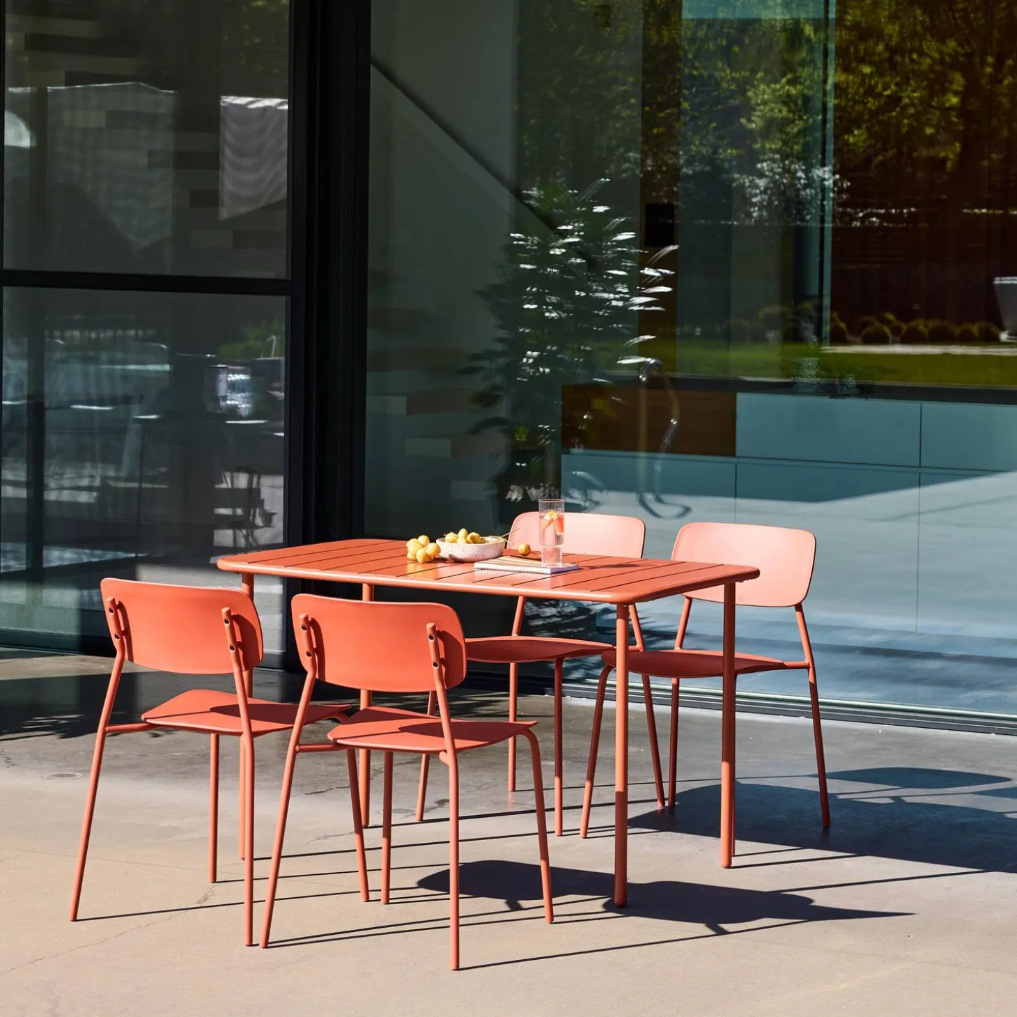 Gartentisch aus Stahl + 4 Stühle