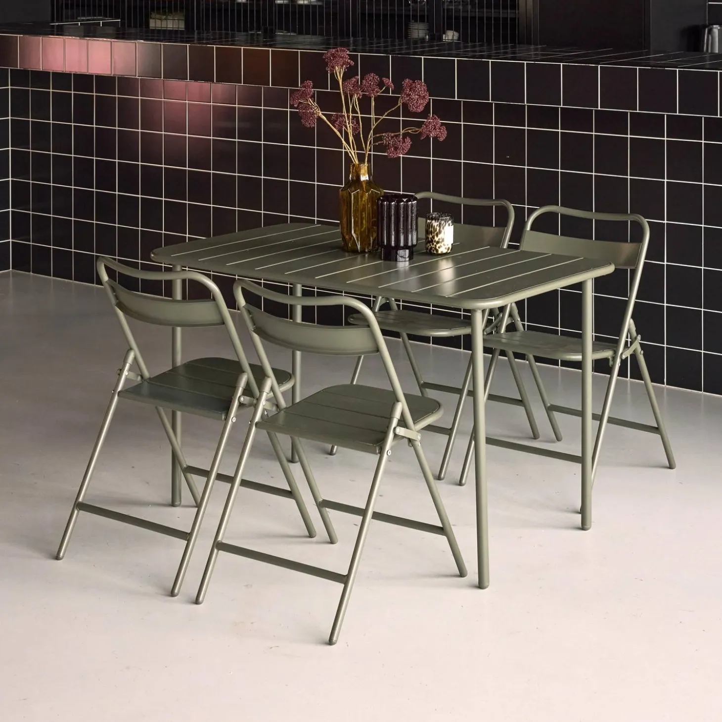 Gartentisch aus Stahl + 4 Stühle