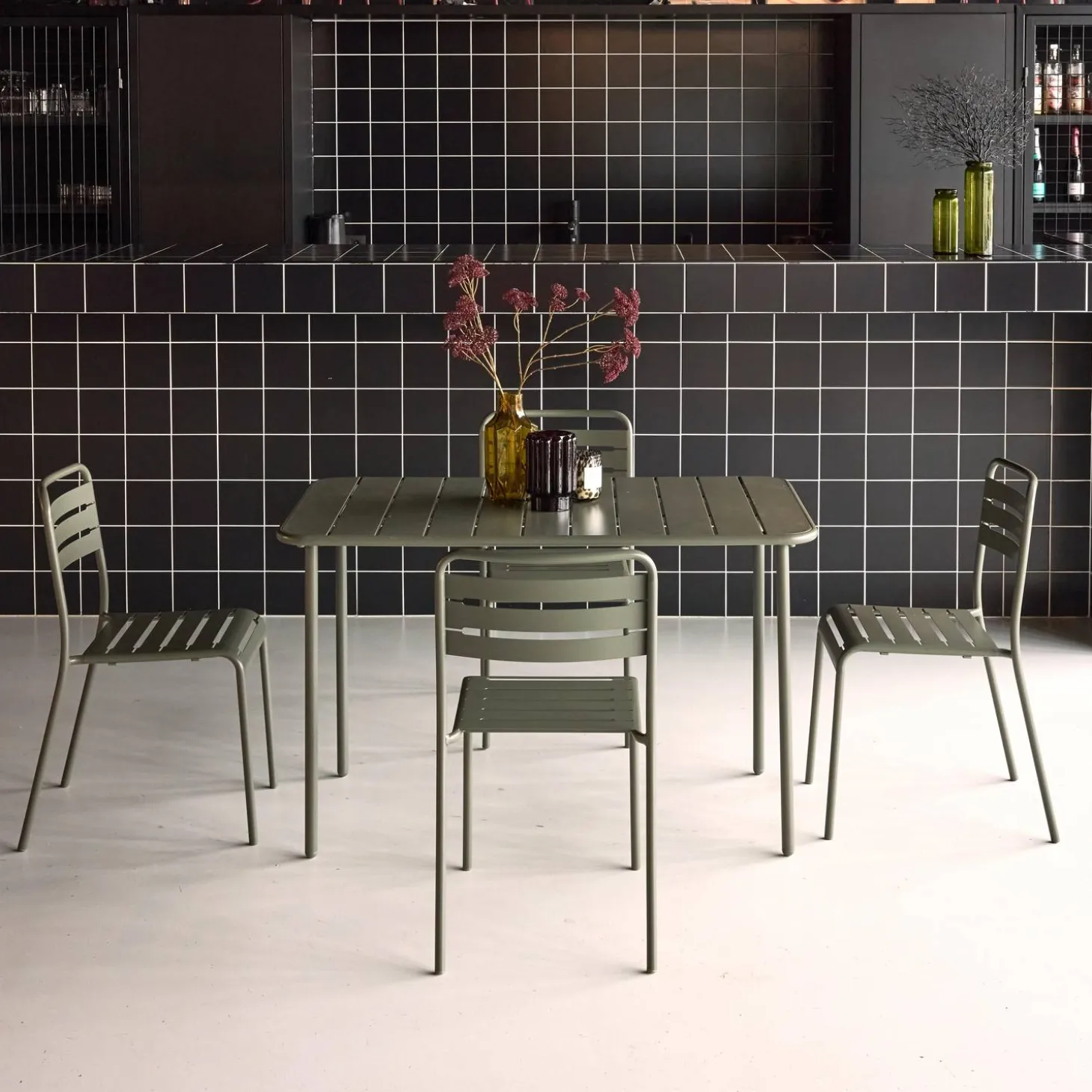 Gartentisch + 4 Stühle aus Stahl