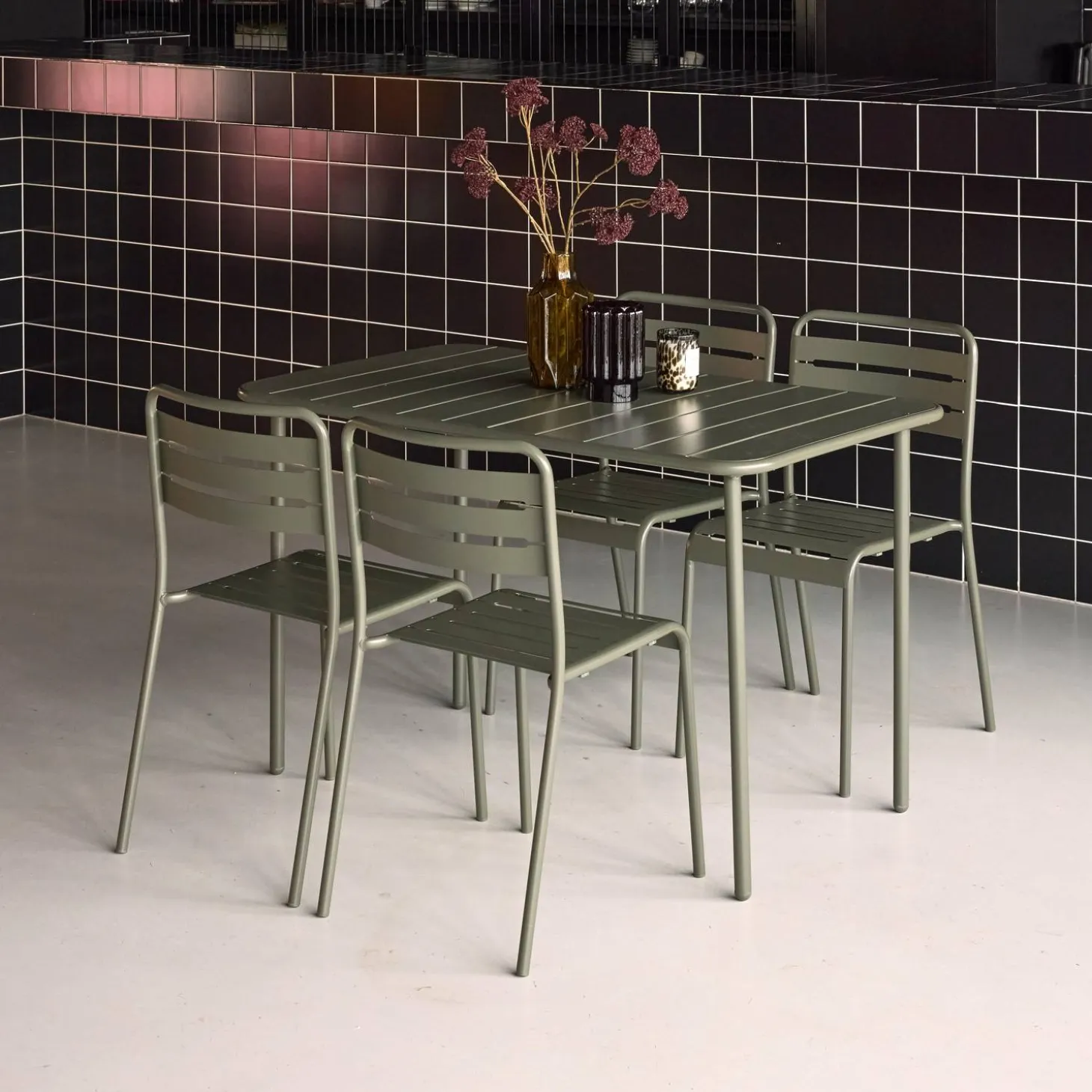 Gartentisch + 4 Stühle aus Stahl