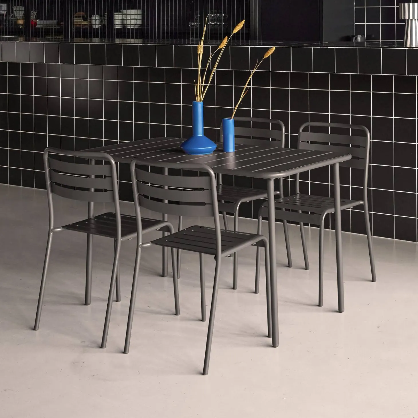 Gartentisch + 4 Stühle aus Stahl