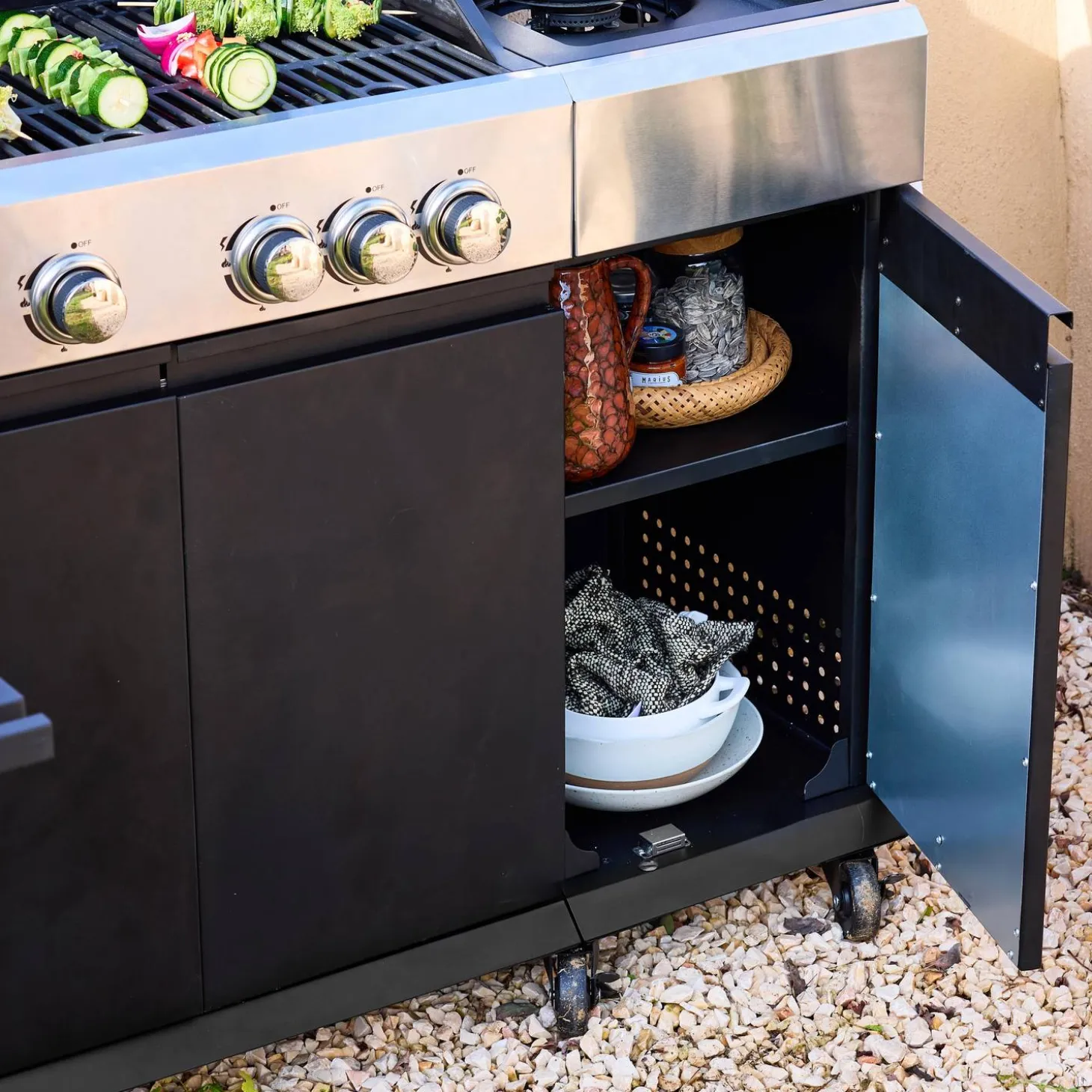 Gasgrill 4 Brenner + 1 Seitenbrenner