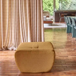 Hocker, Fußhocker mit strukturiertem Bouclé-Bezug für Sessel und Sofas