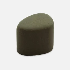 Hocker in Kieselsteinform mit Stoffbezug