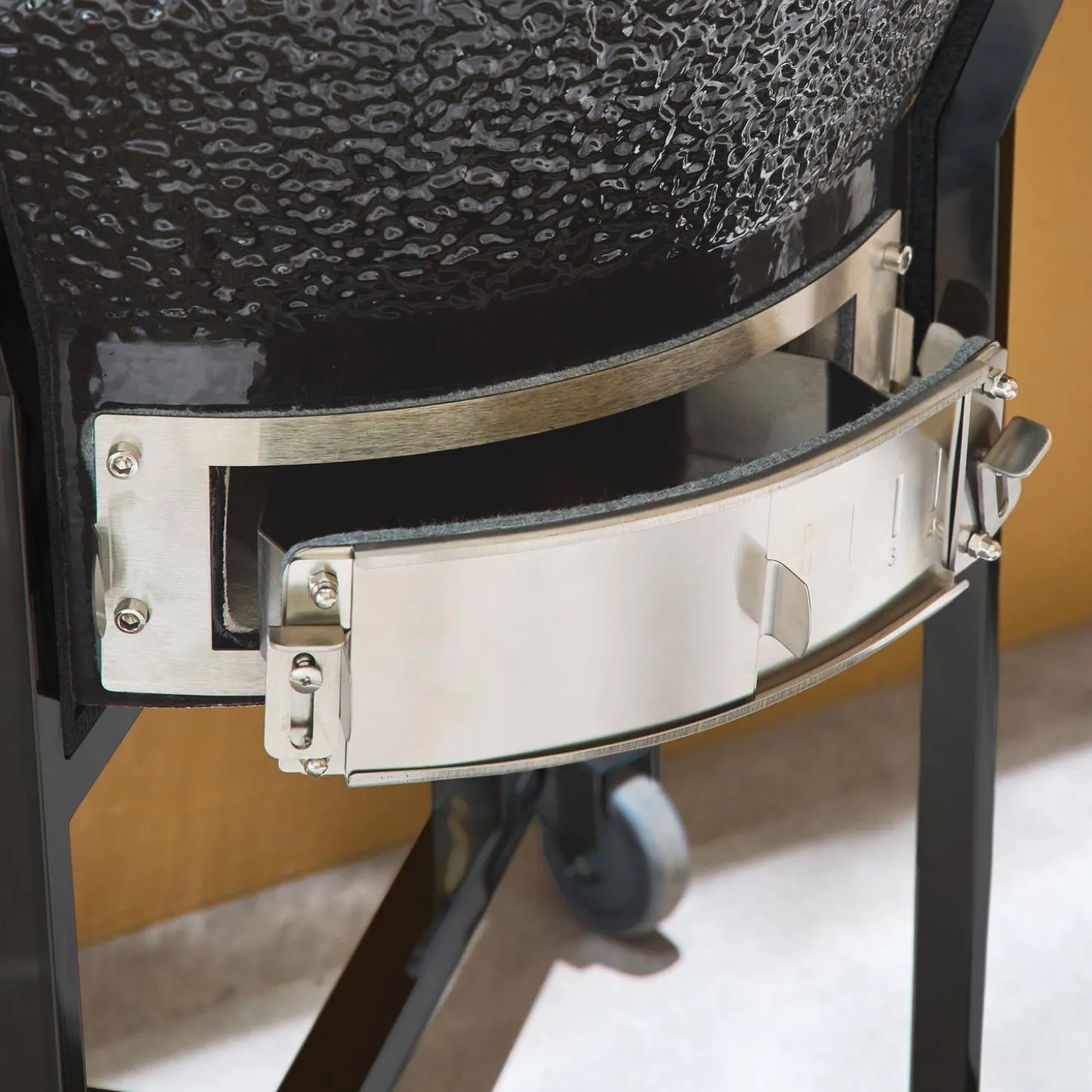 Holzkohlegrill aus Keramik Ø 57cm, mit Zubehör