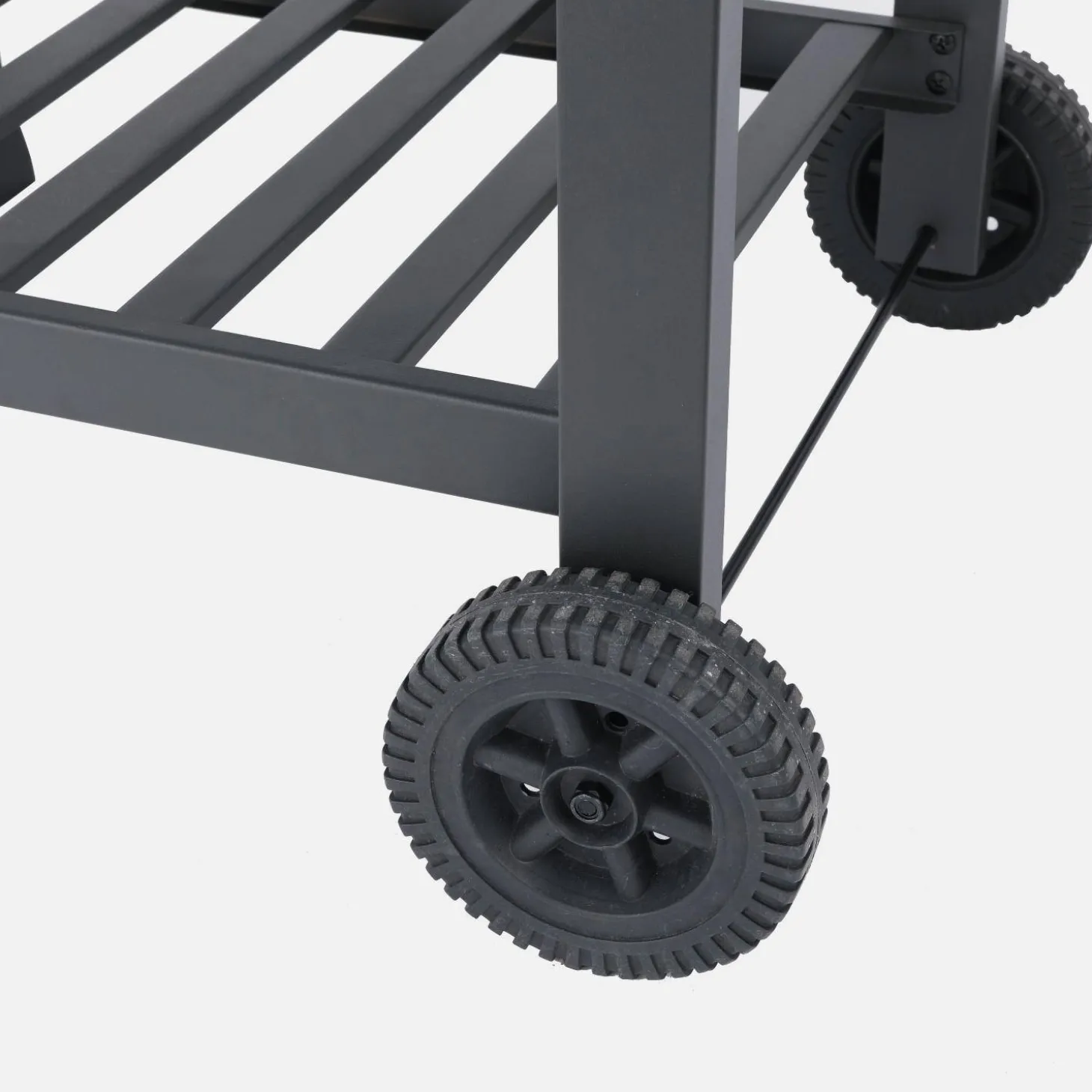 Holzkohlegrill mit Abdeckung