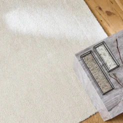 Indoor Teppich aus Kurzflor-Samt cremefarben