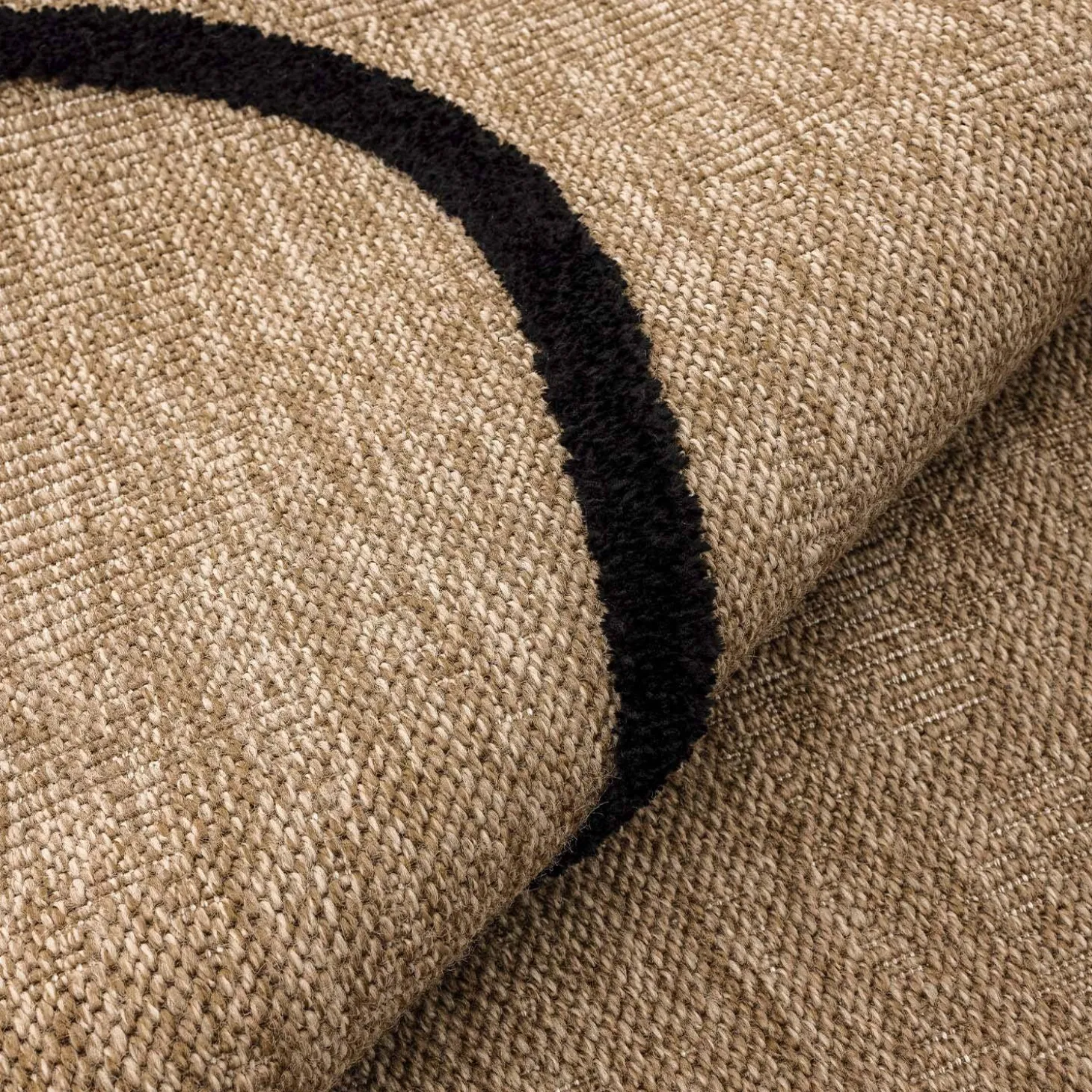 Indoor Teppich mit Jute-Optik, schwarzes grafisches Reliefmuster