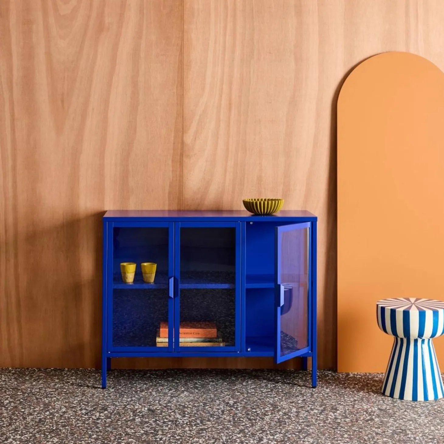 Industrielles Sideboard aus Metall und gehärtetem Glas mit 3 Türen, 100 cm