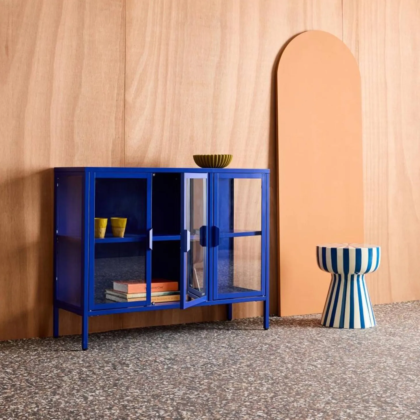Industrielles Sideboard aus Metall und gehärtetem Glas mit 3 Türen, 100 cm