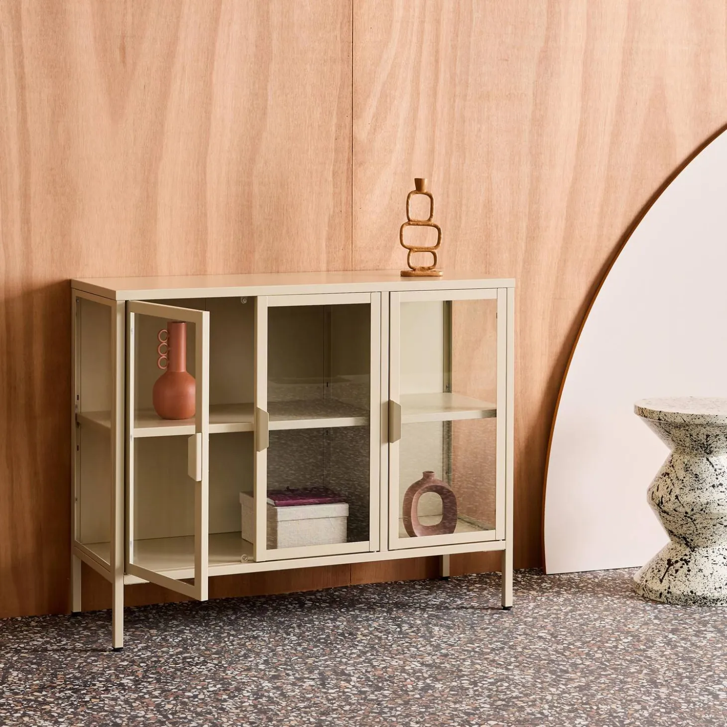 Industrielles Sideboard aus Metall und gehärtetem Glas mit 3 Türen, 100 cm