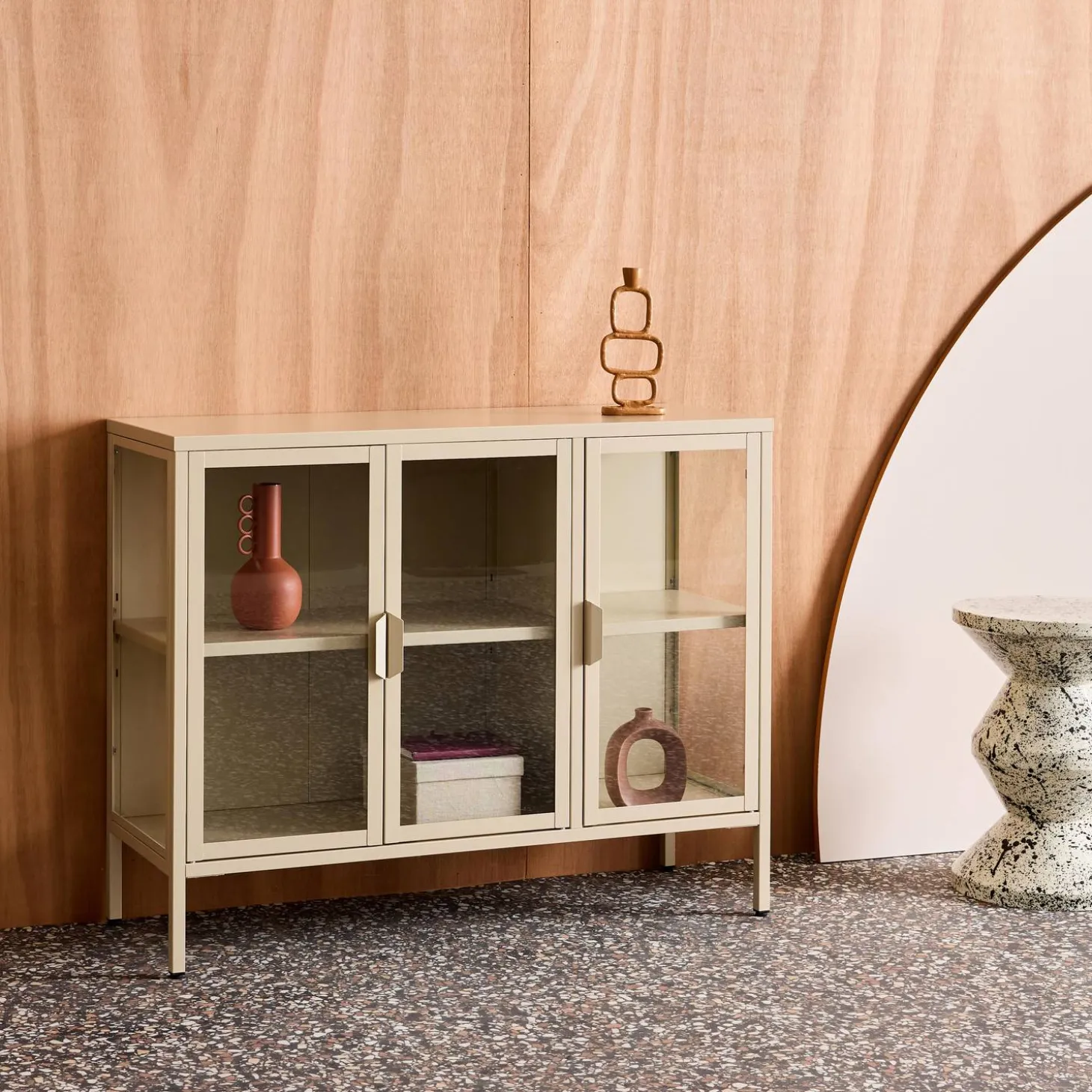 Industrielles Sideboard aus Metall und gehärtetem Glas mit 3 Türen, 100 cm