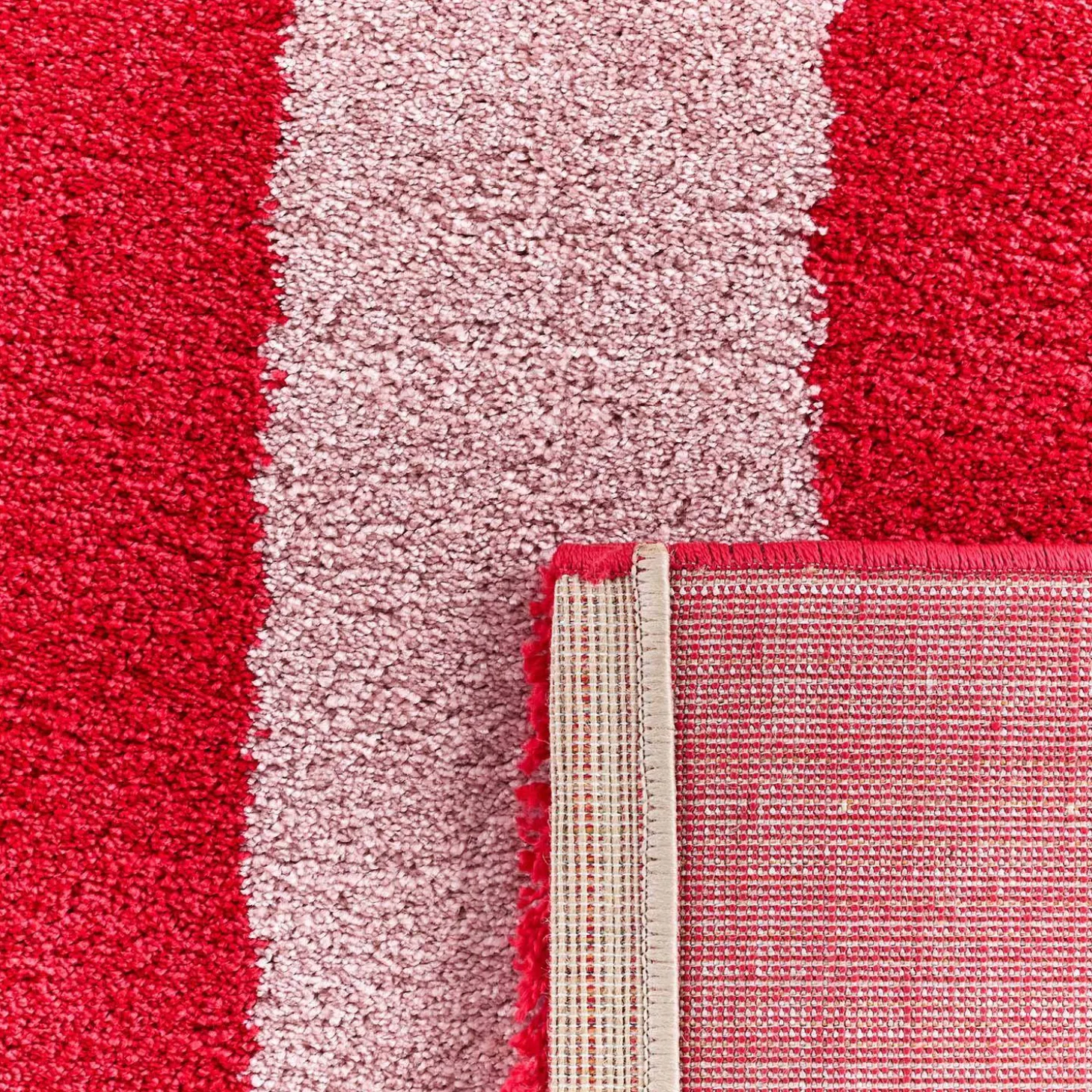 Innenteppich mit roten und rosa Streifen