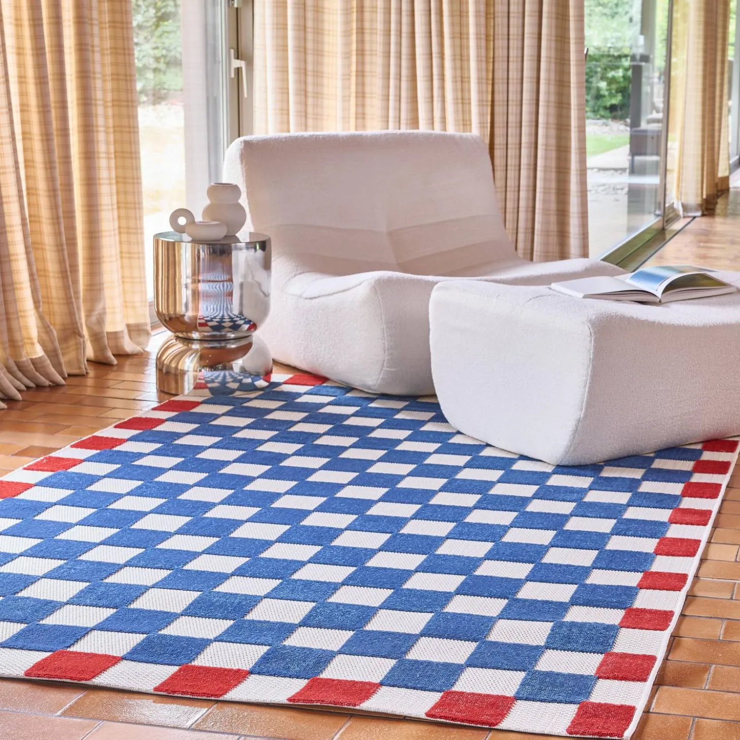 In- und Outdoor-Teppich, blau und rot kariert