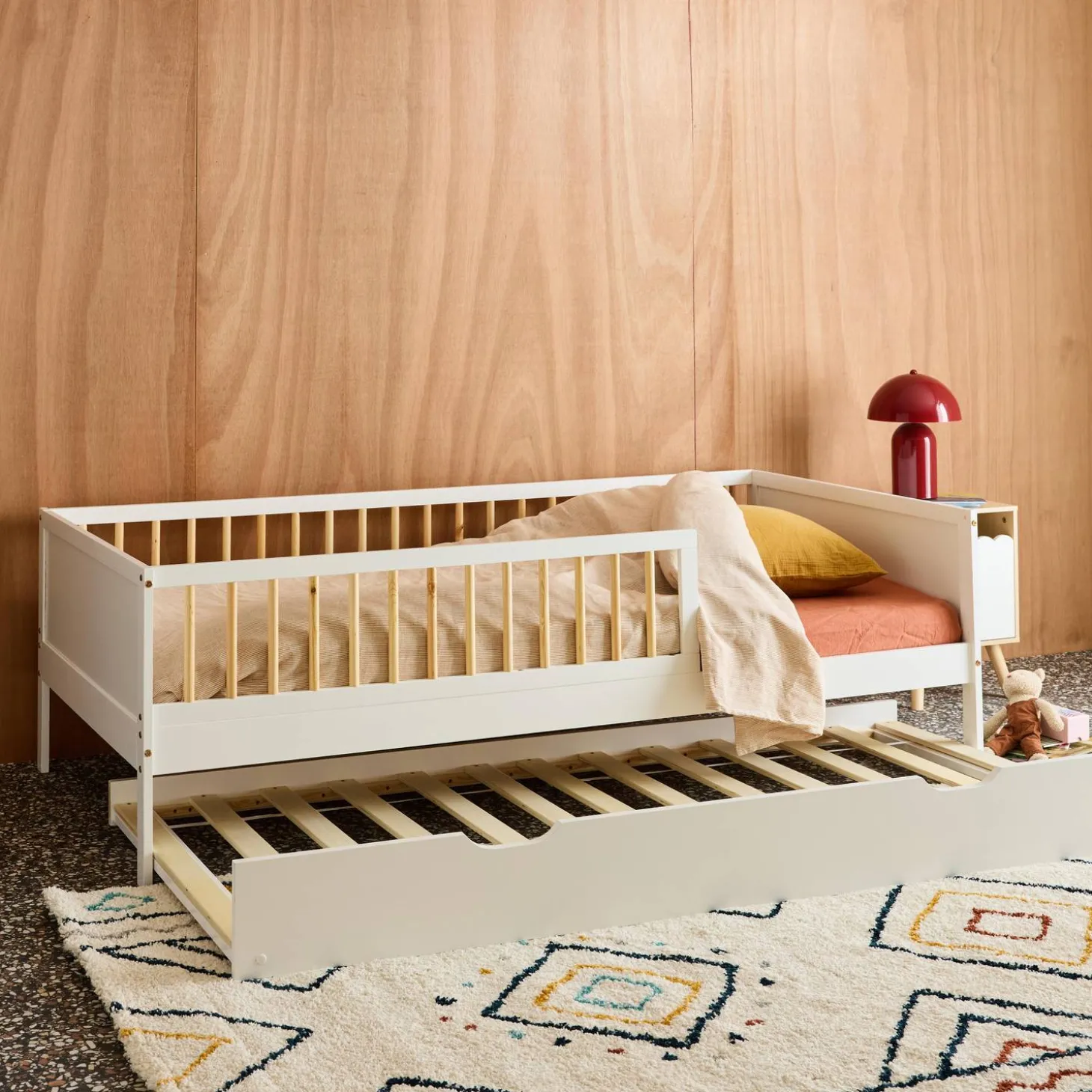 Kinderbett 90 x 190 cm aus naturbelassenem Kiefernholz mit Lattenrost und Ausziehbett