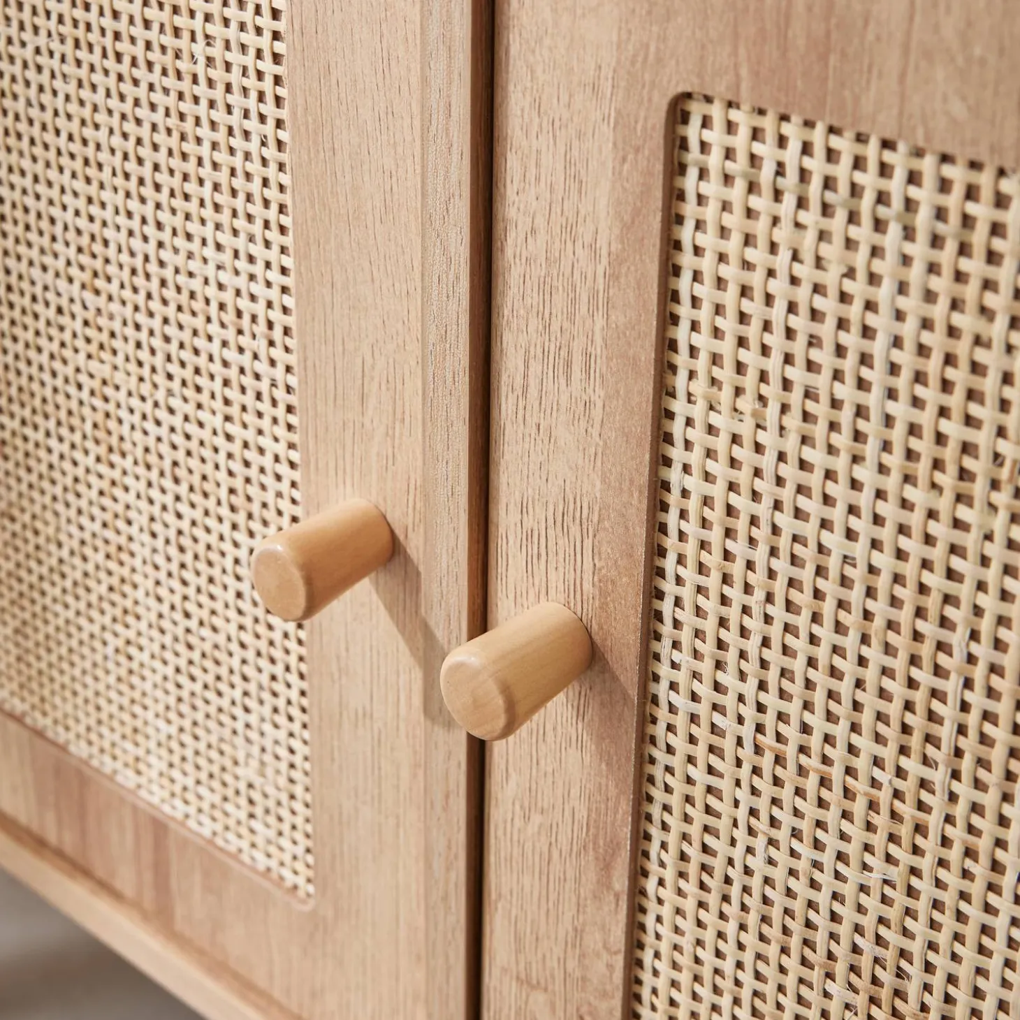 Kinderkommode mit Holzlook und 4 Rattantüren
