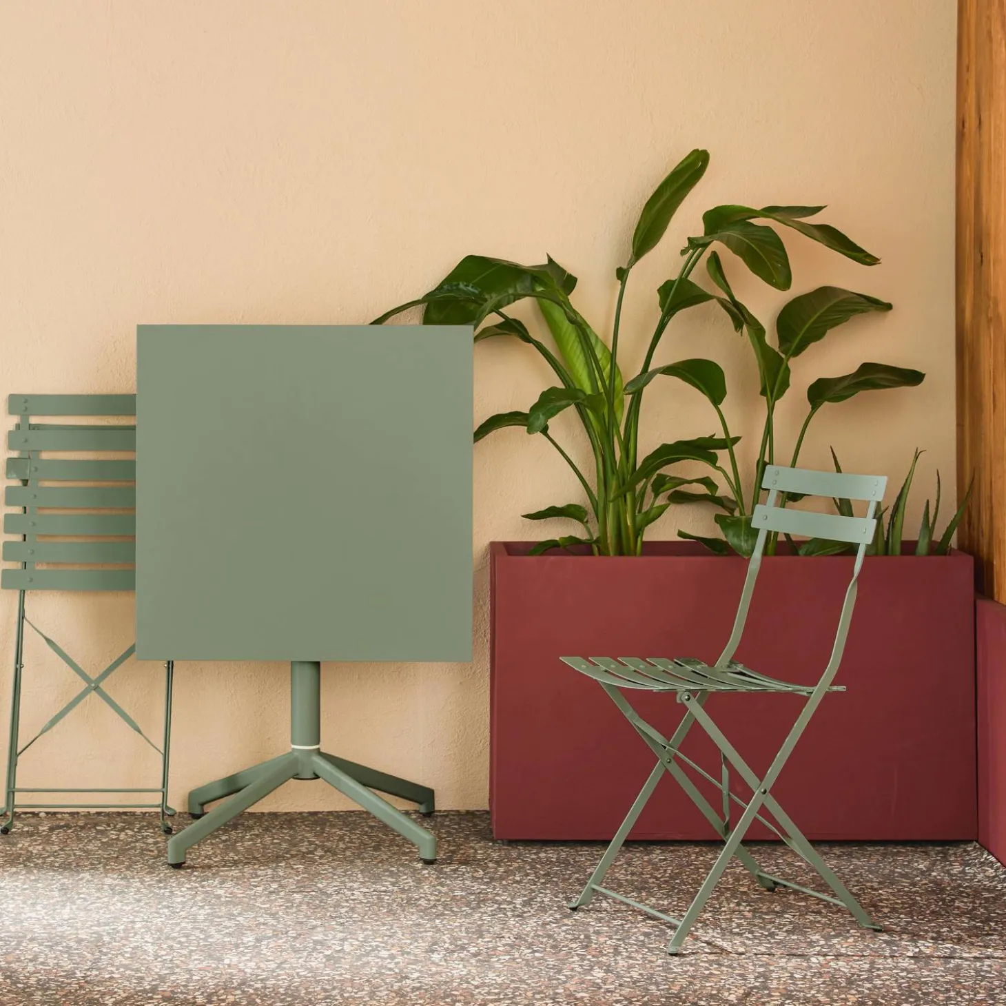 Klappbarer Bistro-Gartentisch aus Stahl + 2 Stühle