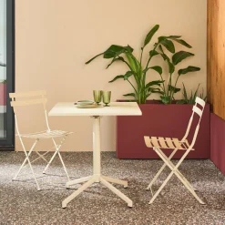 Klappbarer Bistro-Gartentisch aus Stahl + 2 Stühle