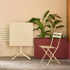 Klappbarer Bistro-Gartentisch aus Stahl + 2 Stühle