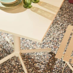 Klappbarer Bistro-Gartentisch aus Stahl + 2 Stühle