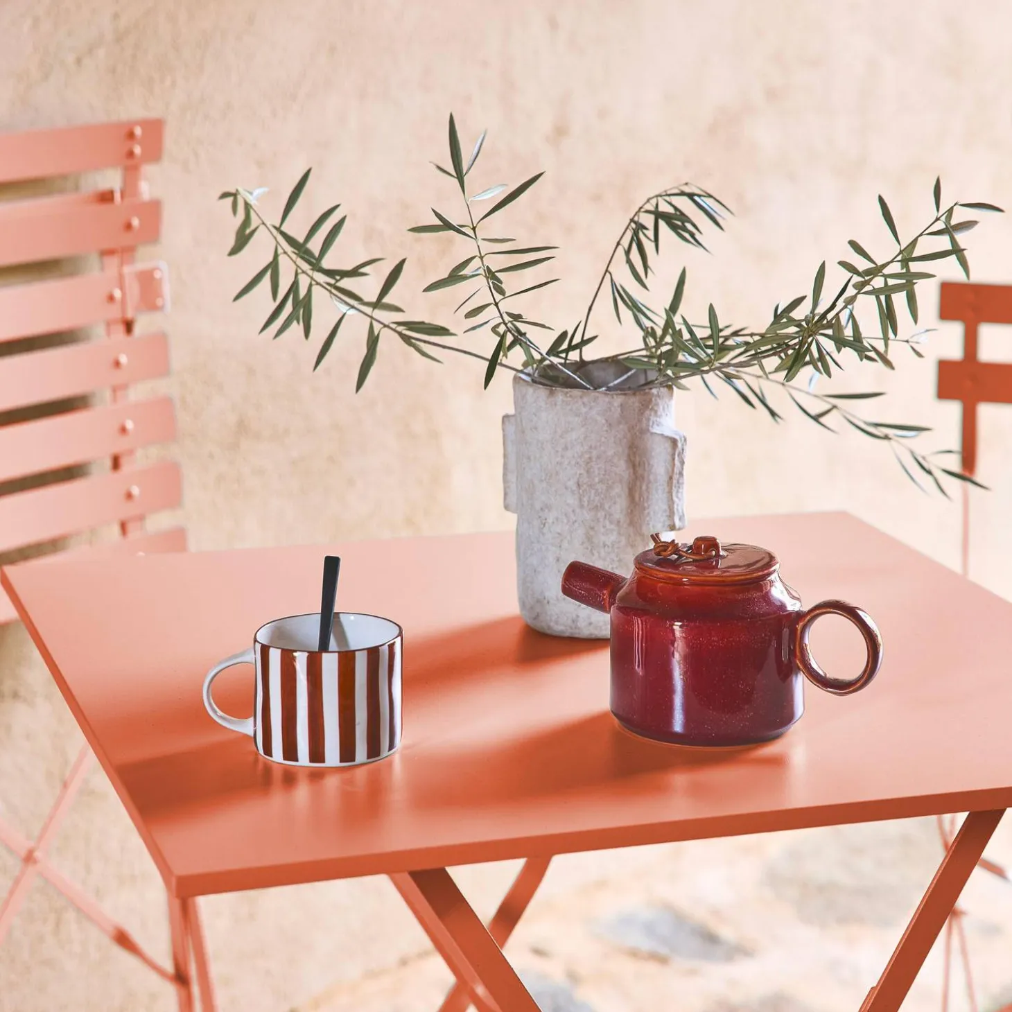 Klappbarer Bistro-Gartentisch aus Stahl 70 x 70 cm, mit 2 Stühlen