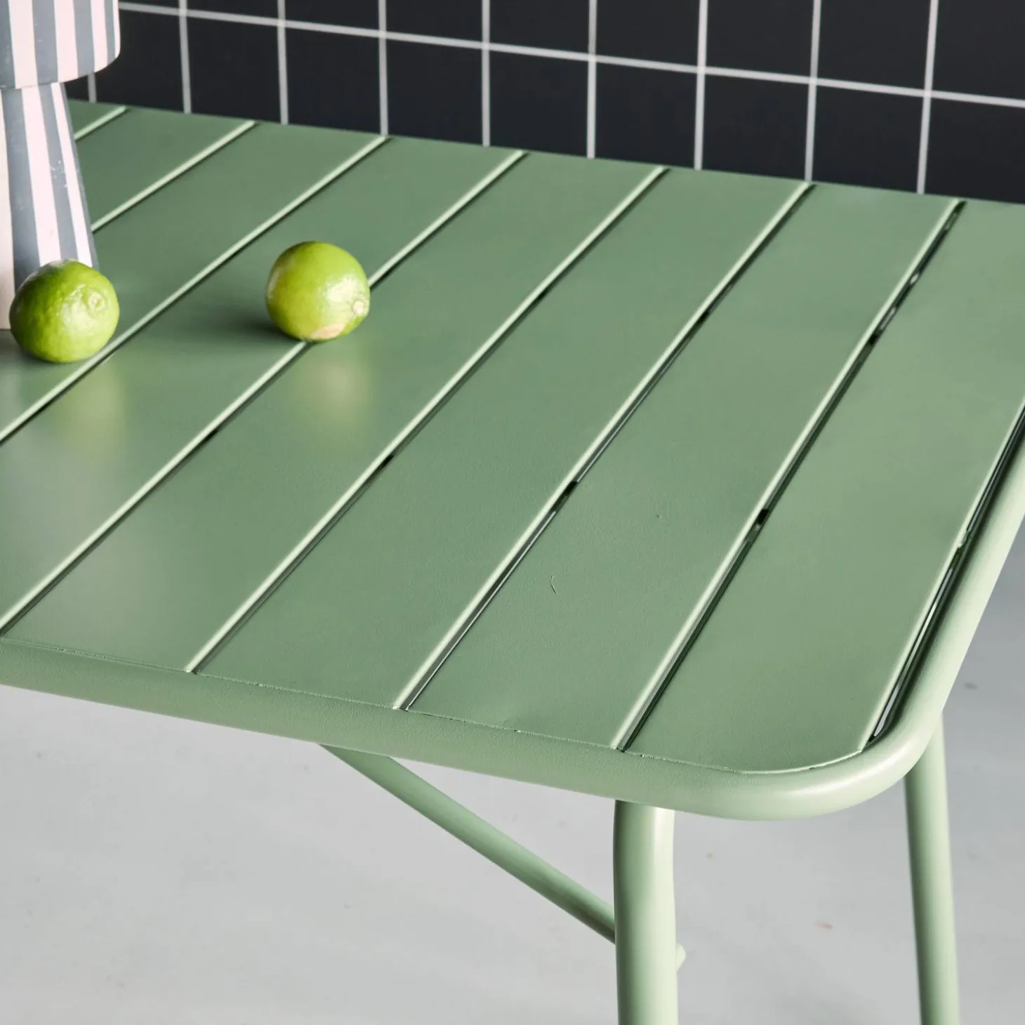Klappbarer Gartentisch aus Stahl für 6 Personen