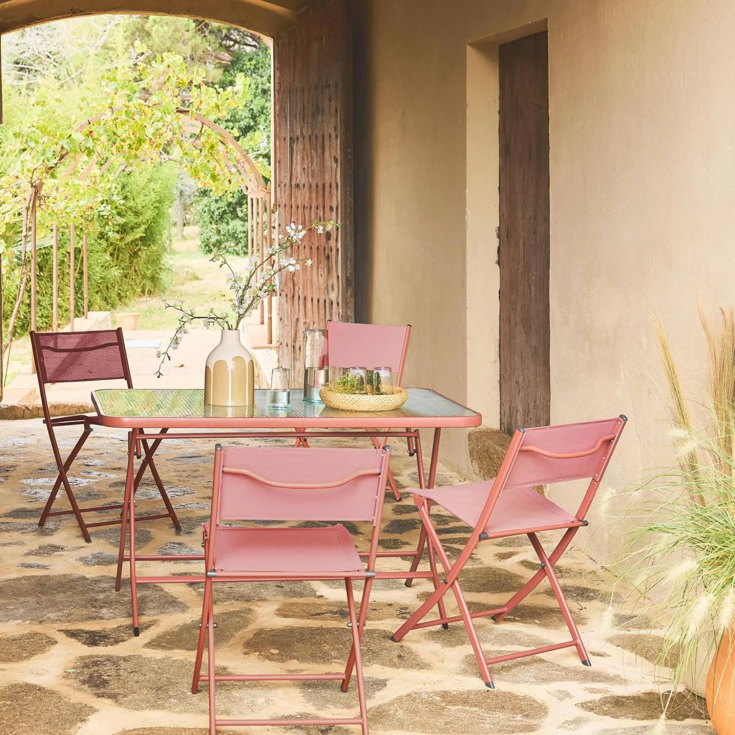 Klappbarer Gartentisch aus Stahl + 4 Stühle