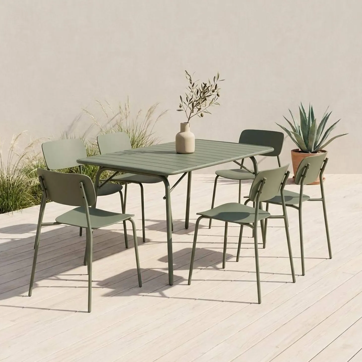 Klappbarer Gartentisch aus Stahl + 6 Stühle