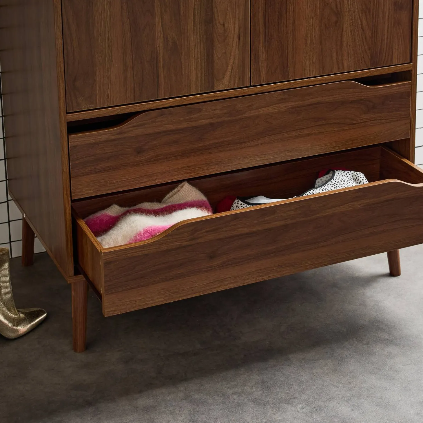 Kleiderschrank im Vintage-Stil mit Holzdekor, 2 Türen