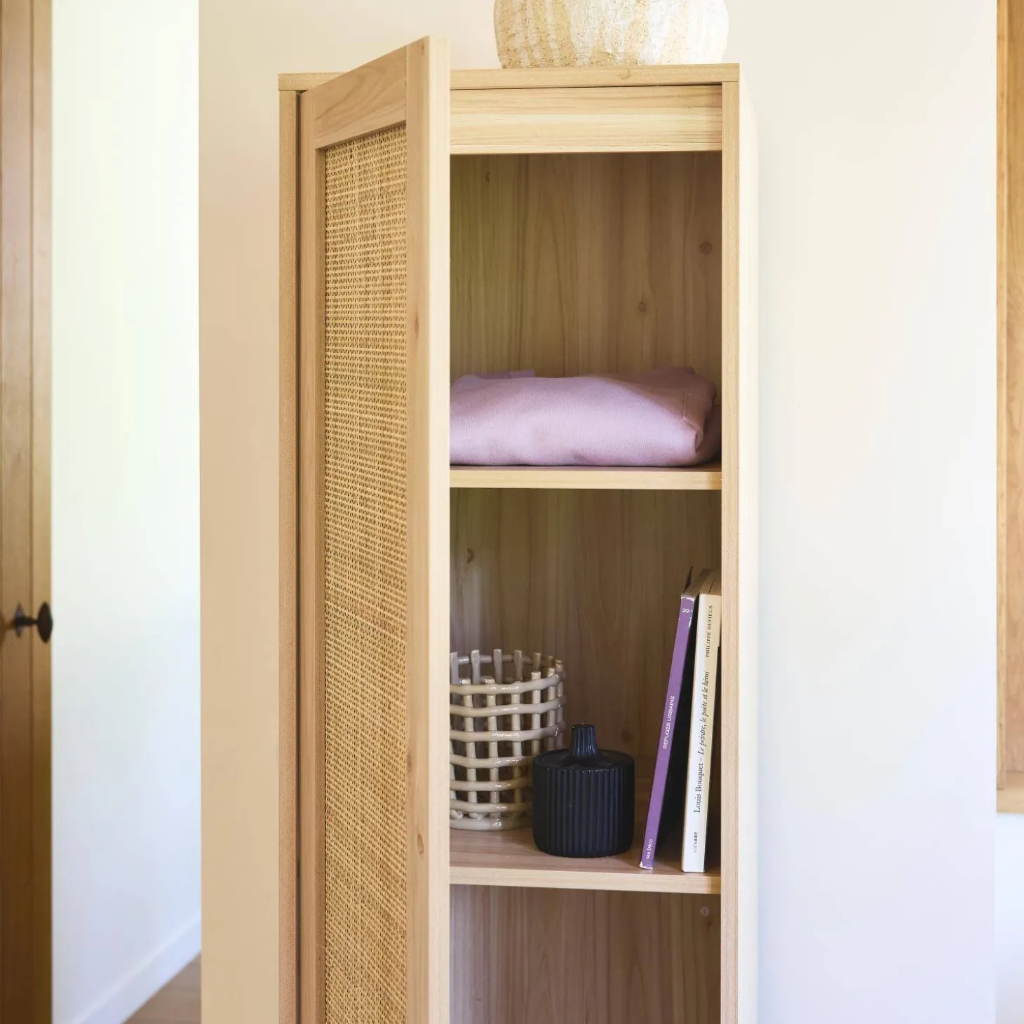 Kleiderschrank mit Rattan-Geflecht und Holzdekor, 1 Tür, 5 Regale