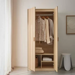 Kleiderschrank, zwei Türen, Kleiderstange und Stauräume