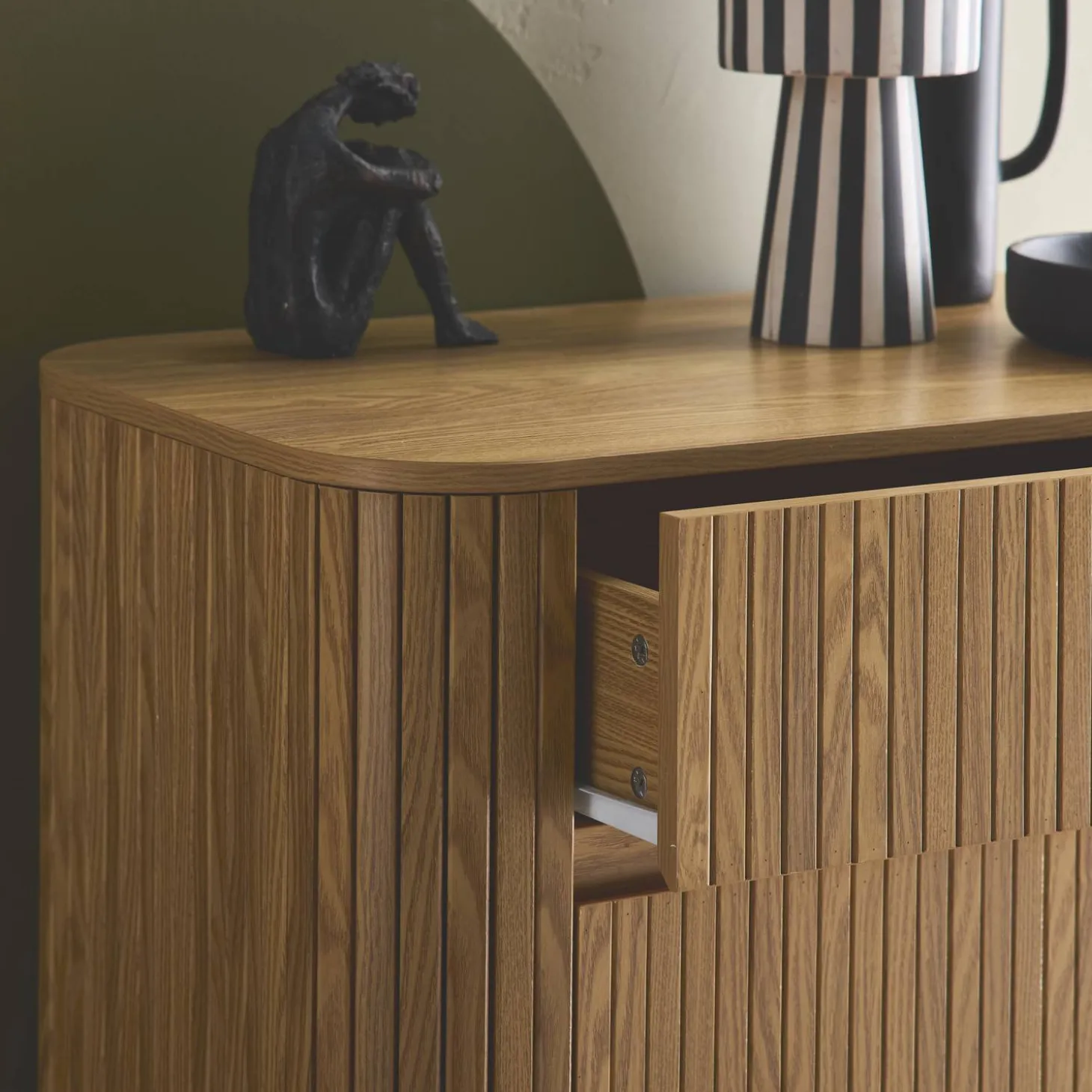 Kommode geriffeltes Holzdekor 4 Schubladen