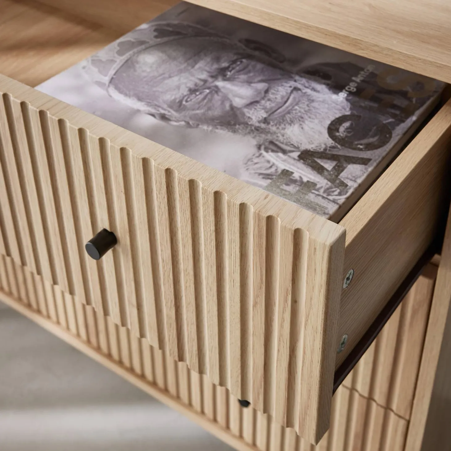 Kommode mit gerilltem Holzdekor 3 Schubladen