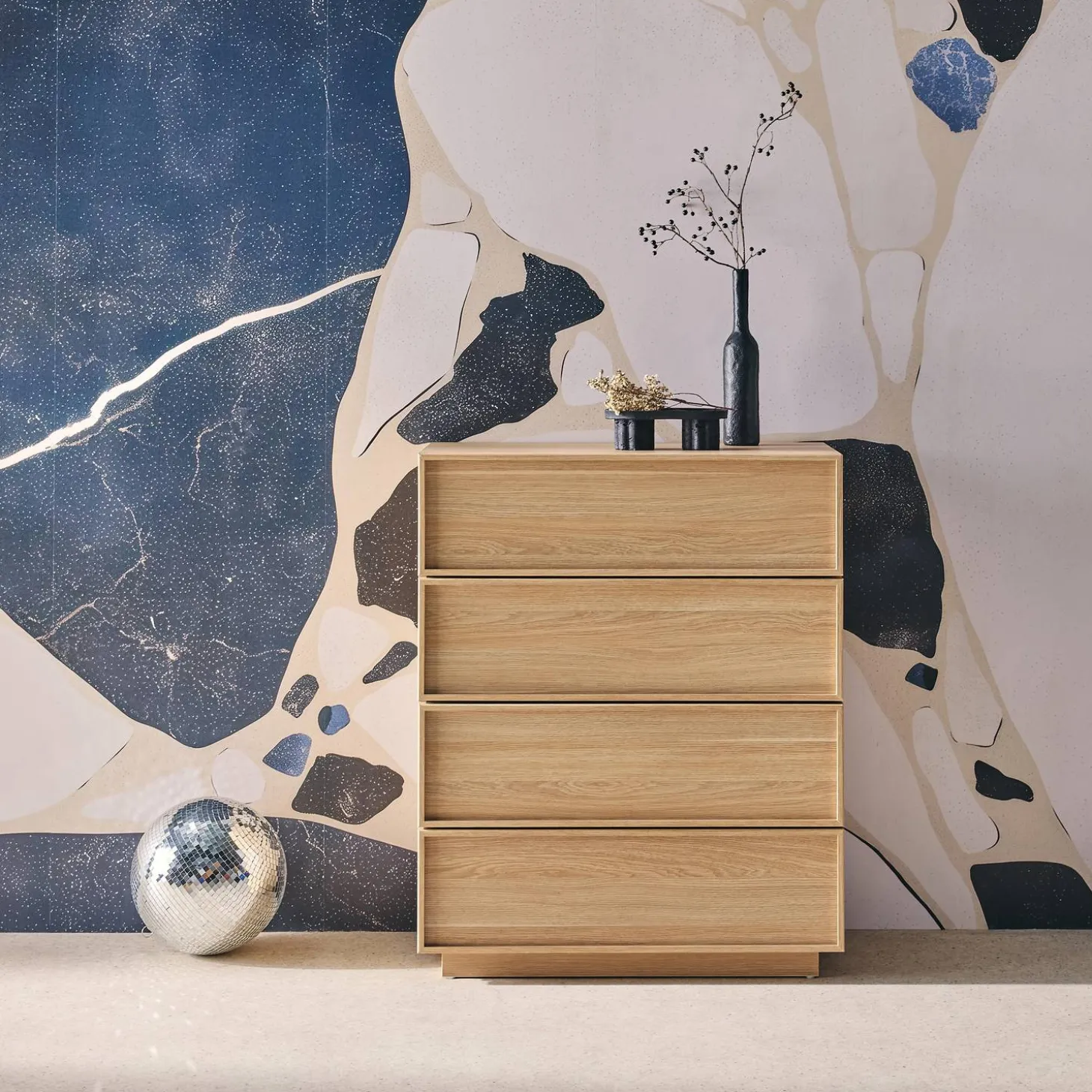 Kommode mit Holzlook, 4 Schubladen