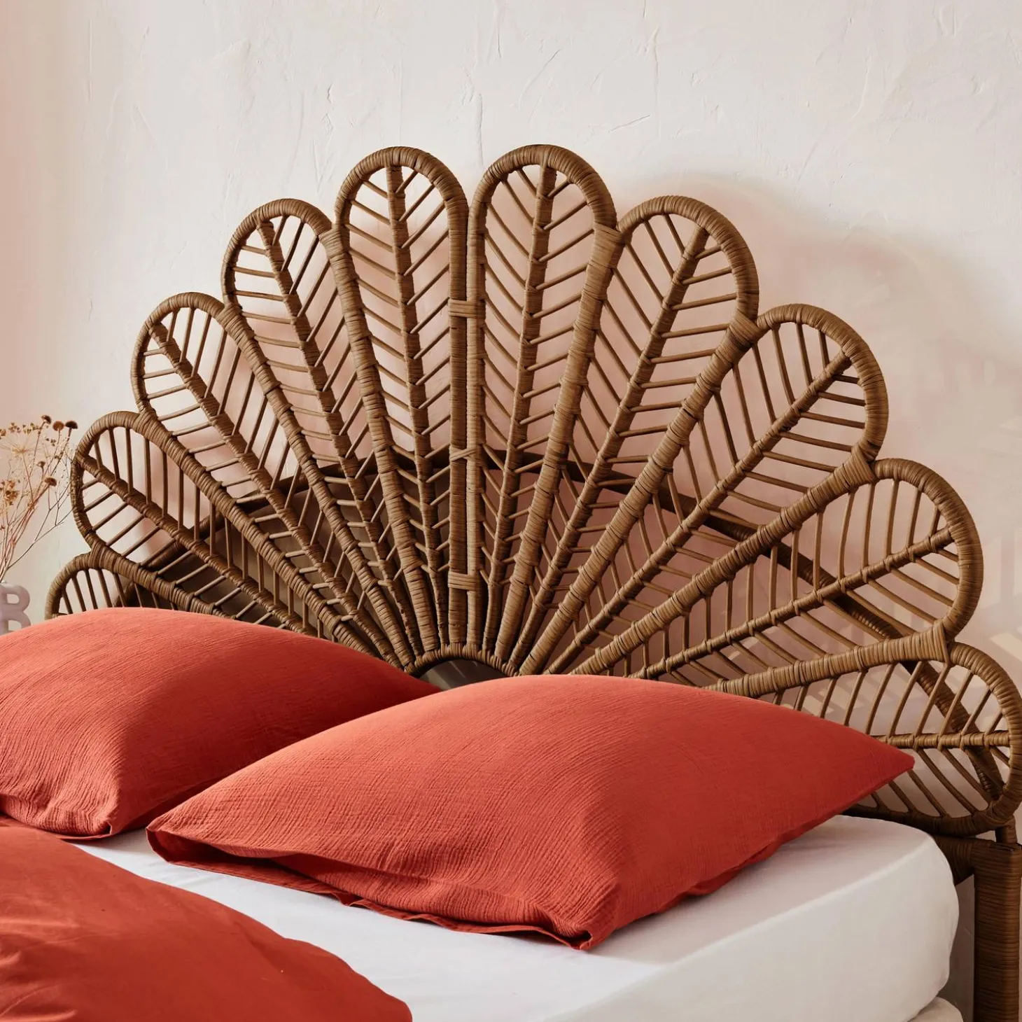 Kopfteil aus dunklem Rattan